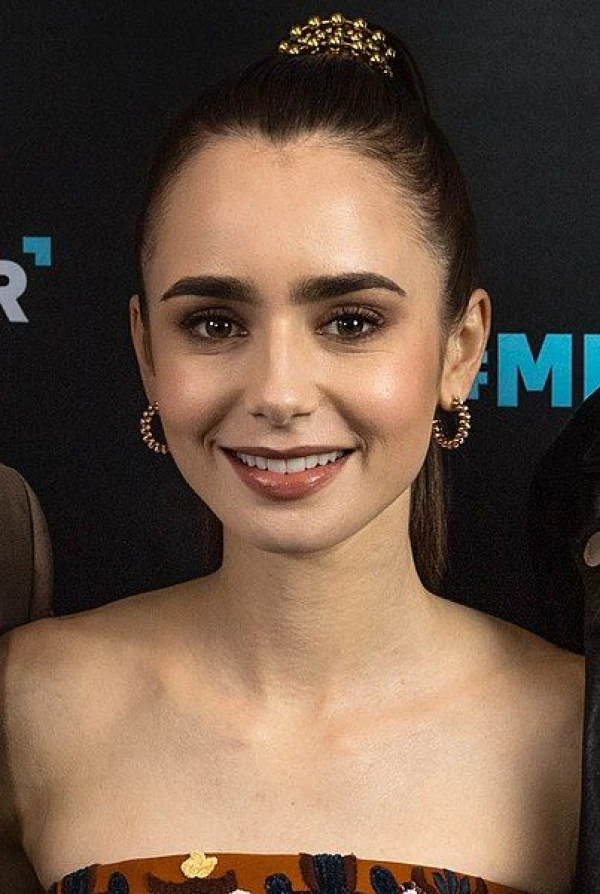 <strong>Lily Collins</strong>. Bild von Neil Grabowsky.